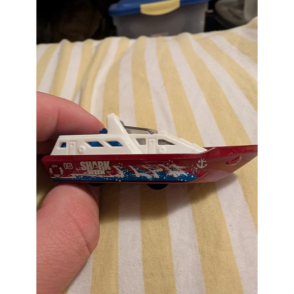 Matchbox 2000 Res Q Waver Shark Week Boat Red White Diecast Toy Vehicle MB526